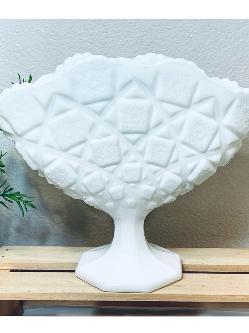 Westmoreland “Old Quilt” Pattern Milk Glass Fan Vase w Scalloped Edge | EUC
